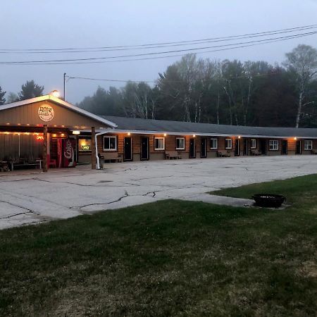 Holiday Motel Manistique Exterior photo