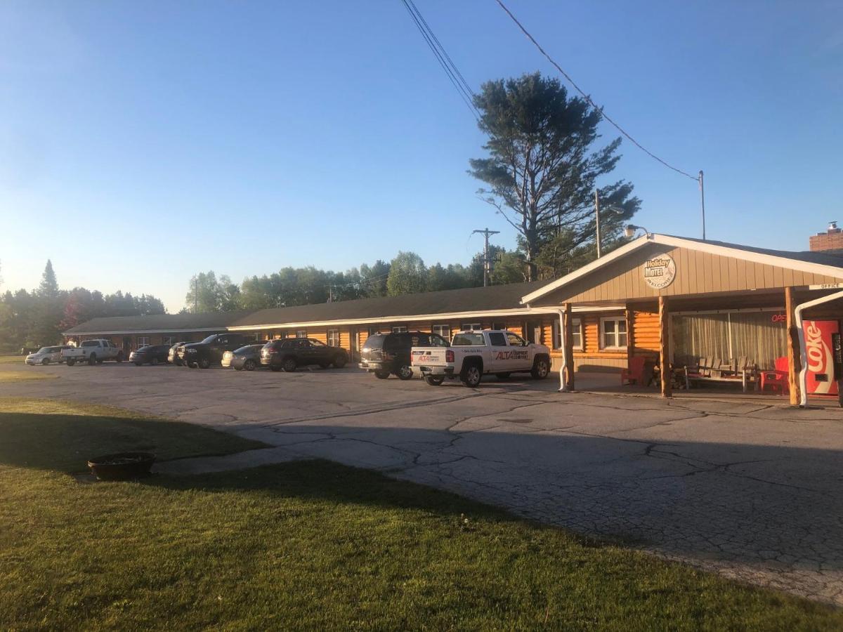 Holiday Motel Manistique Exterior photo
