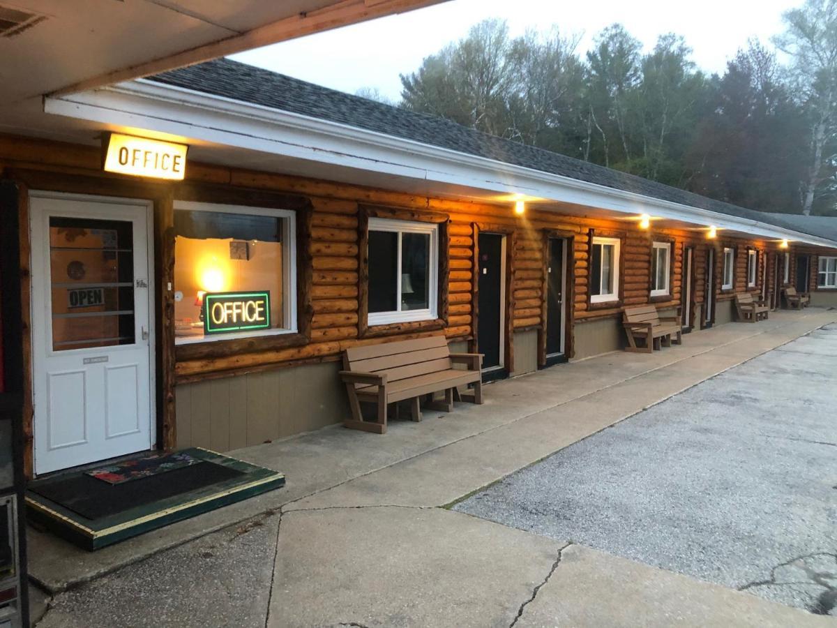 Holiday Motel Manistique Exterior photo